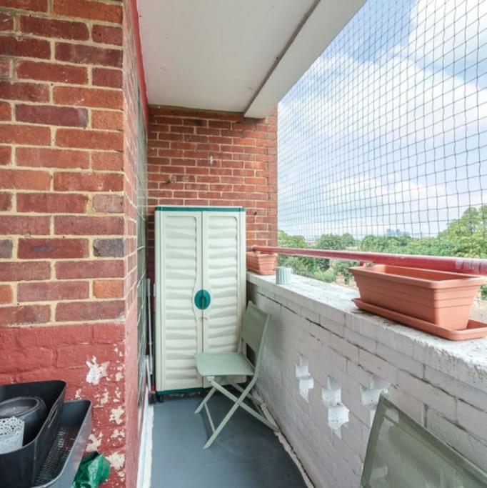 Top Floor 1 Bedroom Apartment With Views Over London Exteriör bild