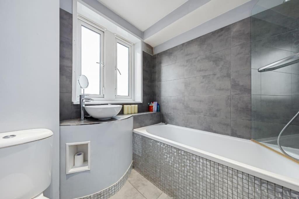 Top Floor 1 Bedroom Apartment With Views Over London Exteriör bild